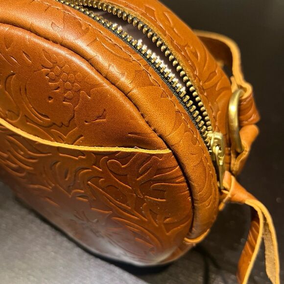 Leather Crossbody Purse Portland Leather in Meadow “Circle Crossbody” NEW - Picture 6 of 12